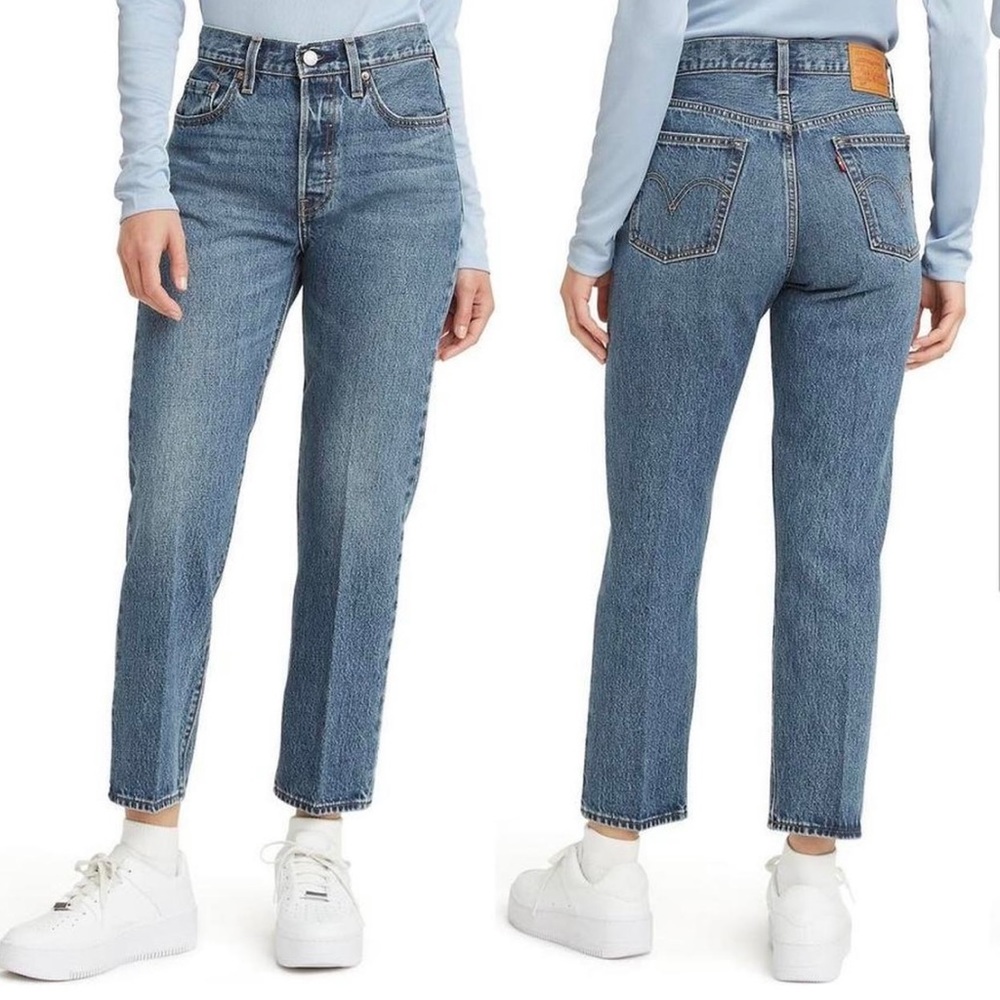 Levi's 501 crop jeans
24" waist 26" inseam
Color - square one